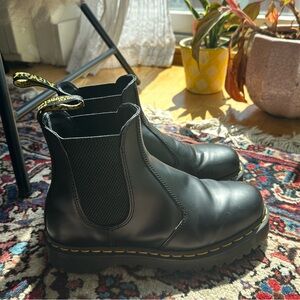 DR MARTENS 2976 BEX SMOOTH LEATHER CHELSEA BOOTS (SIZE 9 WOMENS)